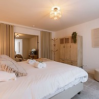 Cosy Bohemian Decorated Apartment With Terrace