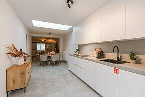 Cosy Bohemian Decorated Apartment With Terrace