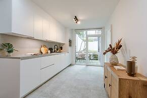 Cosy Bohemian Decorated Apartment With Terrace