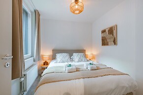 Cosy Bohemian Decorated Apartment With Terrace