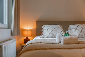 Cosy Bohemian Decorated Apartment With Terrace