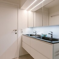 Spacious Apartment With Parking on Prime Location