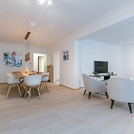 Spacious Apartment With Parking on Prime Location