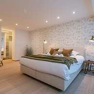 Spacious Apartment With Parking on Prime Location