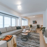 Spacious Apartment With Parking on Prime Location