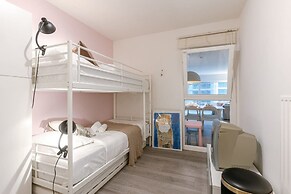 Charming and Cozy Apartment With sea View