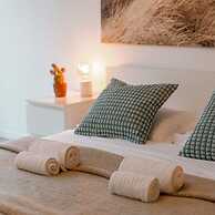 Charming and Cozy Apartment With sea View