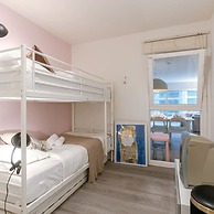 Charming and Cozy Apartment With sea View