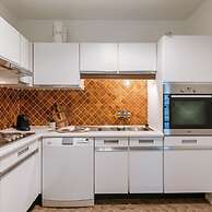 Charming and Cozy Apartment With sea View