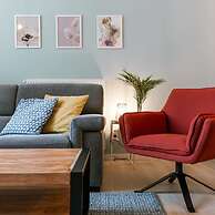 Bright Apartment Near the Beach