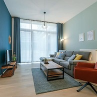 Bright Apartment Near the Beach