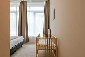 Bright Apartment Near the Beach