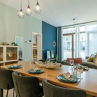 Bright Apartment Near the Beach