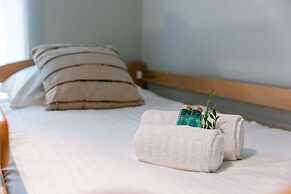 Bright Apartment Near the Beach