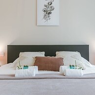 Bright Apartment Near the Beach