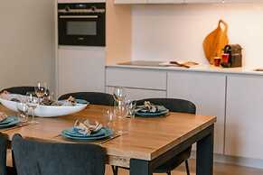 Bright Apartment Near the Beach