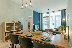 Bright Apartment Near the Beach