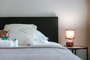 Bright Apartment Near the Beach