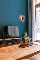 Bright Apartment Near the Beach