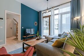 Bright Apartment Near the Beach