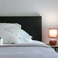 Bright Apartment Near the Beach