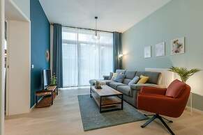 Bright Apartment Near the Beach