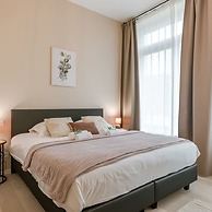 Bright Apartment Near the Beach