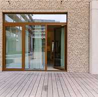 Bright Apartment Near the Beach