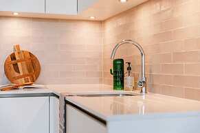 Brand new Apartment With Terrace in Sky Garden