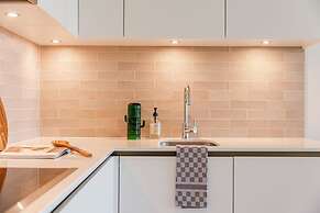 Brand new Apartment With Terrace in Sky Garden