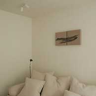 Oldschool - Exclusive House Surrounded by a Dyke