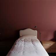 Oldschool - Exclusive House Surrounded by a Dyke