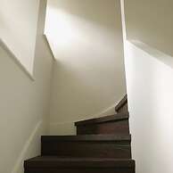 Oldschool - Exclusive House Surrounded by a Dyke