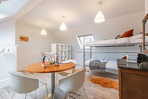 Cosy Home With City Garden