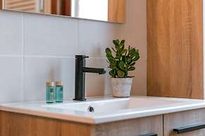 Cosy Home With City Garden