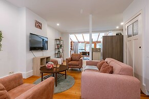 Cosy Home With City Garden