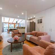 Cosy Home With City Garden