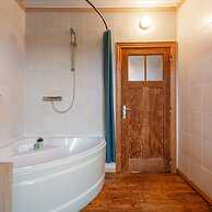 Cosy Home With City Garden