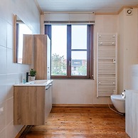 Cosy Home With City Garden