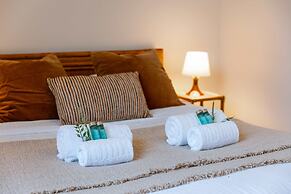 Cosy Home With City Garden