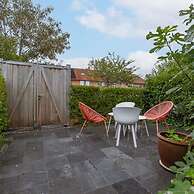 Cosy Home With City Garden