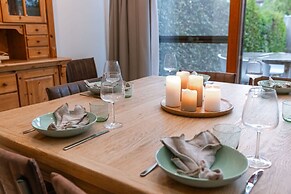 Cosy Home With City Garden