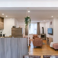 Cosy Home With City Garden