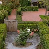 Cosy Home With City Garden