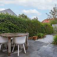 Cosy Home With City Garden