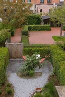 Cosy Home With City Garden