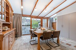 Cosy Home With City Garden