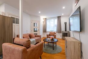 Cosy Home With City Garden