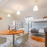 Cosy Home With City Garden