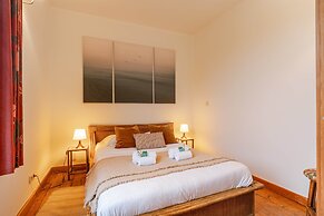 Cosy Home With City Garden